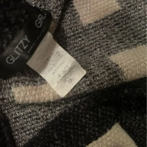 Glitzy Girlz Buffalo plaid Black Cream Cardigan Size 2X - Picture 3 of 3